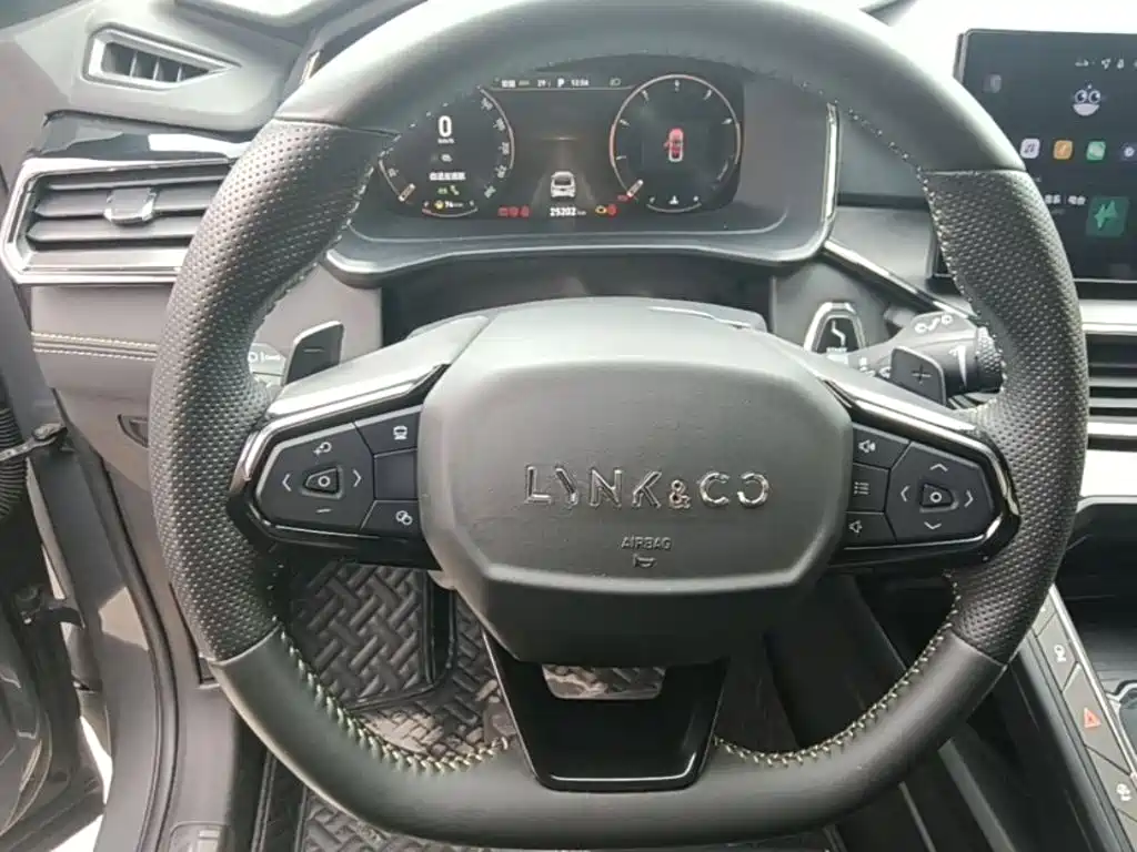 Lynk & Co 06 — миниатюра 11