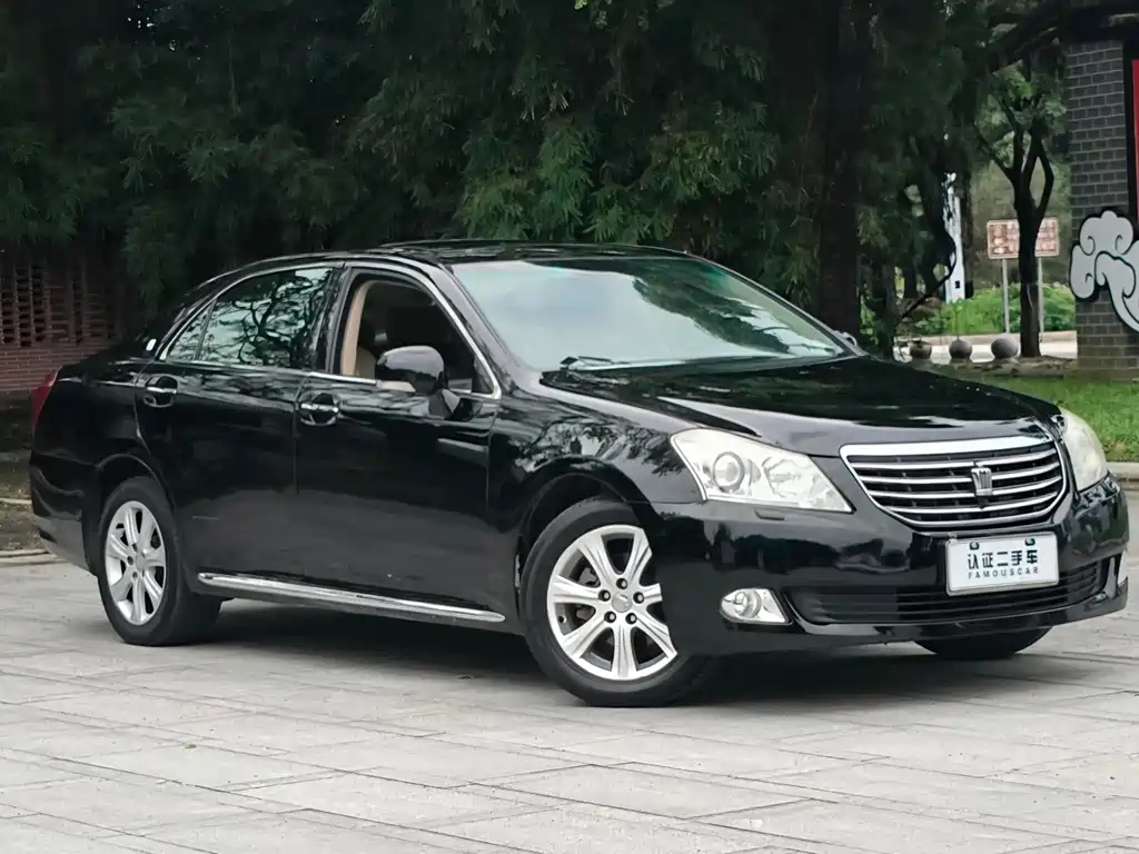 Toyota Crown — миниатюра 3