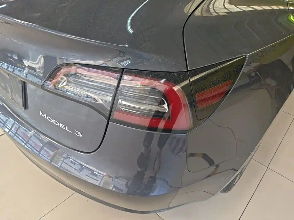 Tesla Model 3 — миниатюра 8