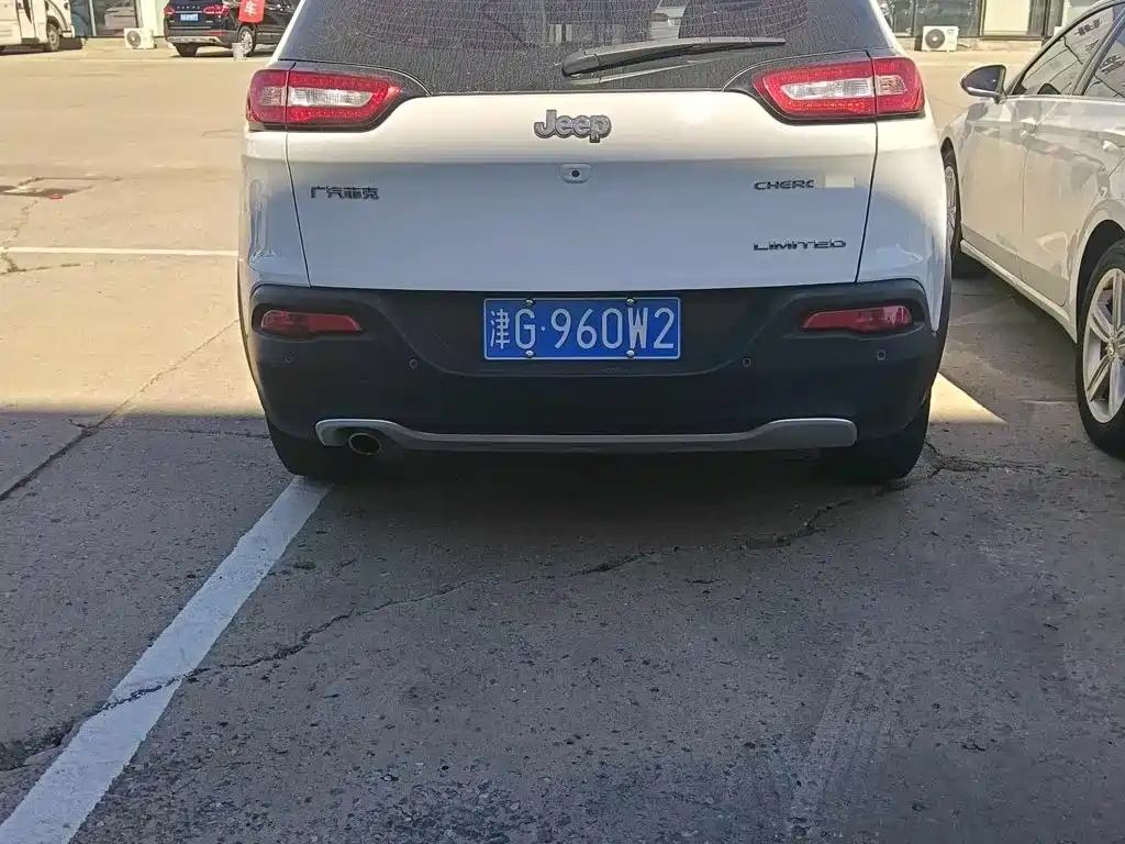 Jeep Cherokee — миниатюра 4
