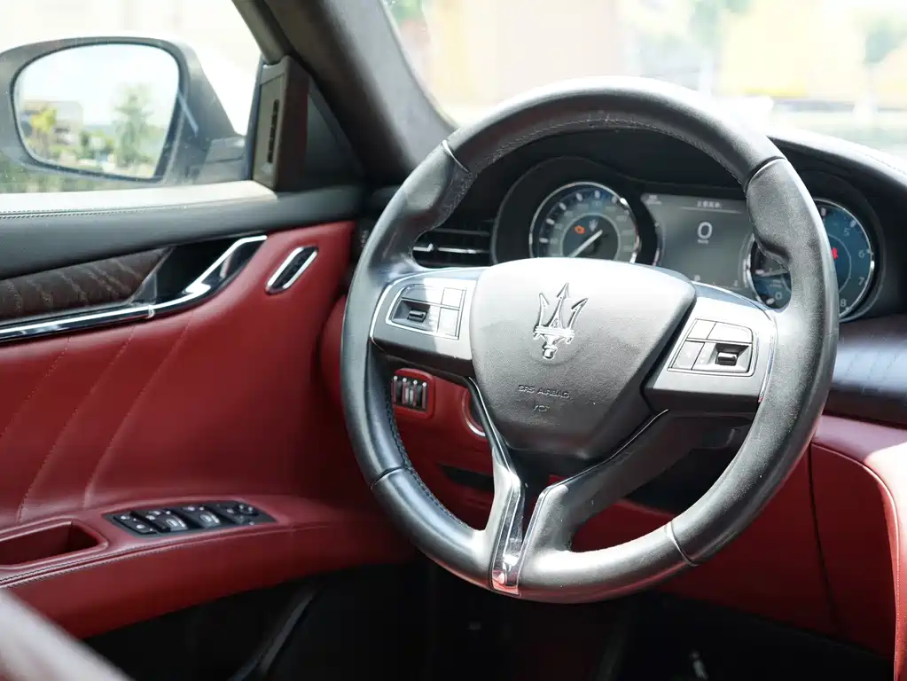 Maserati Quattroporte — миниатюра 6