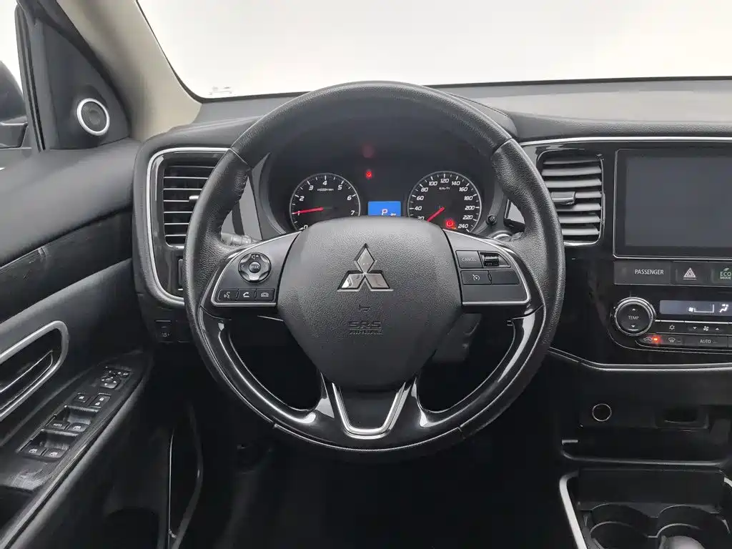 Mitsubishi Outlander — миниатюра 11