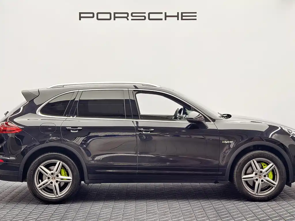 Porsche Cayenne Hybrid — миниатюра 7