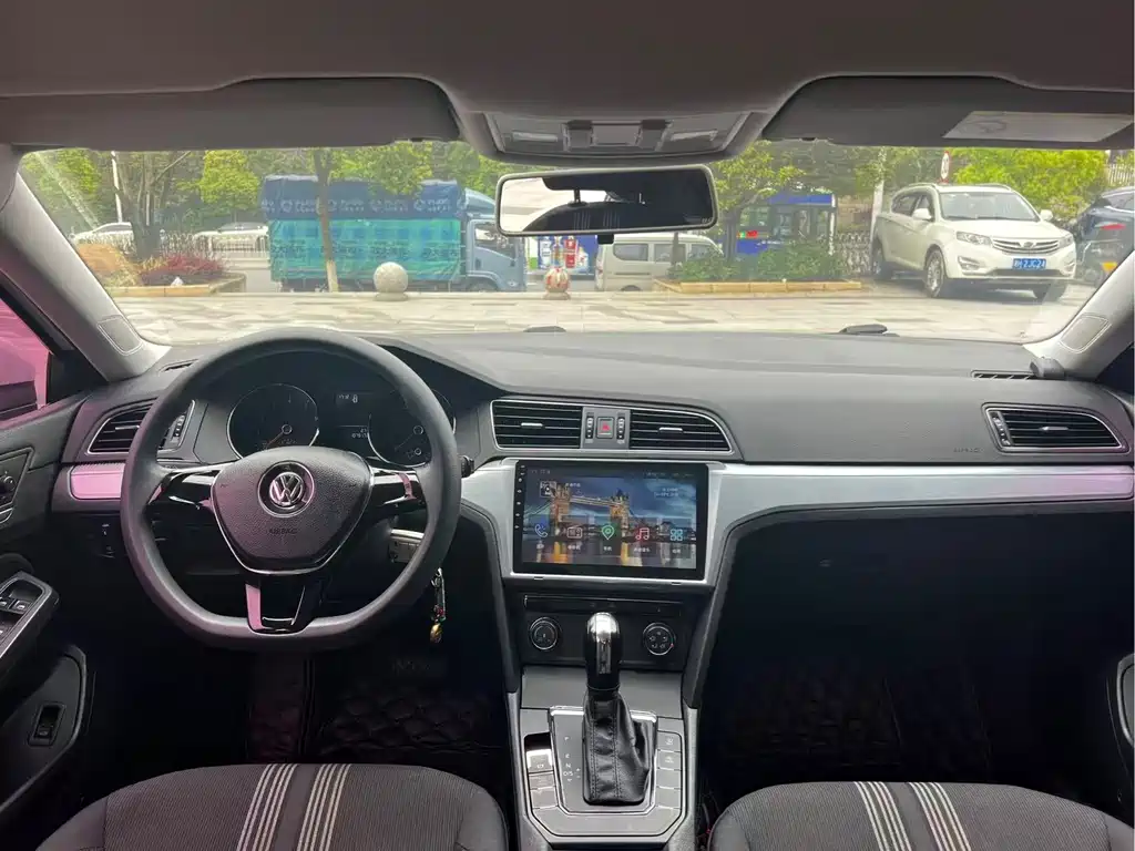 Volkswagen Lamando 2017 230TSI DSG