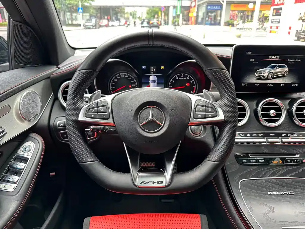 MERCEDES-BENZ GLC AMG