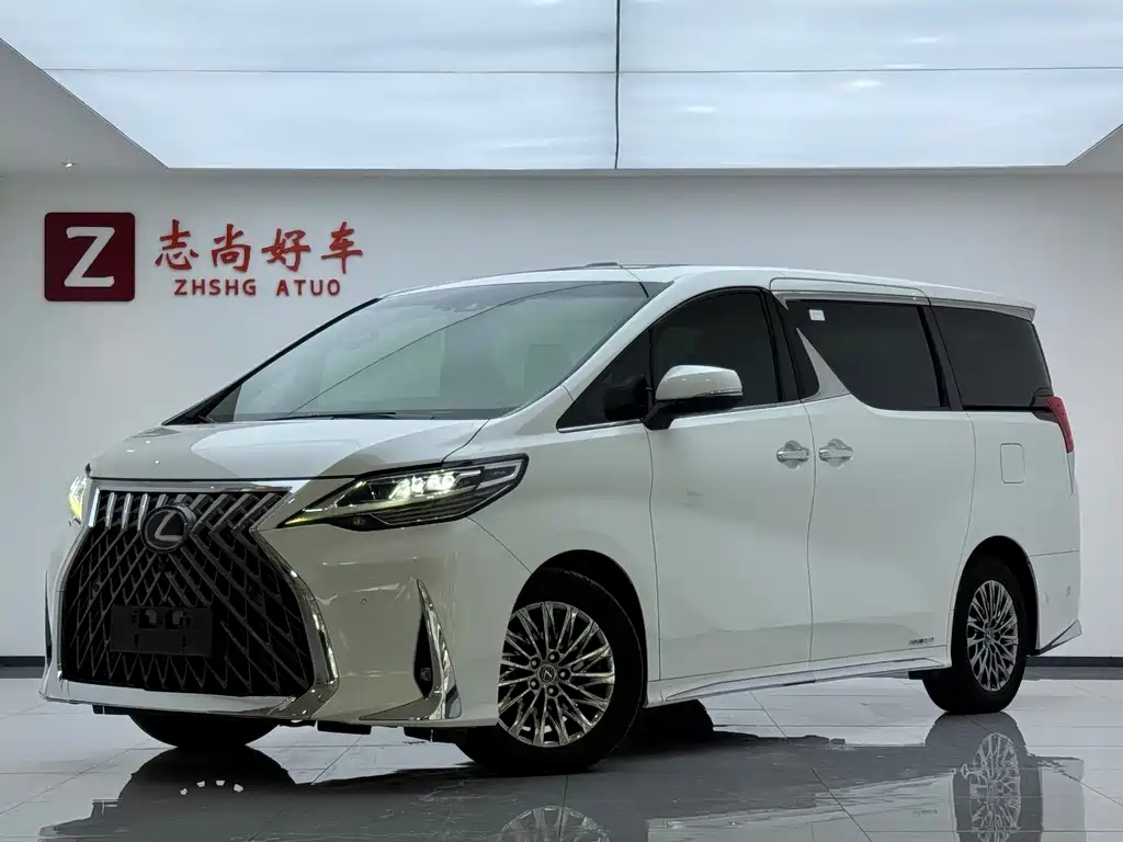 Lexus LM