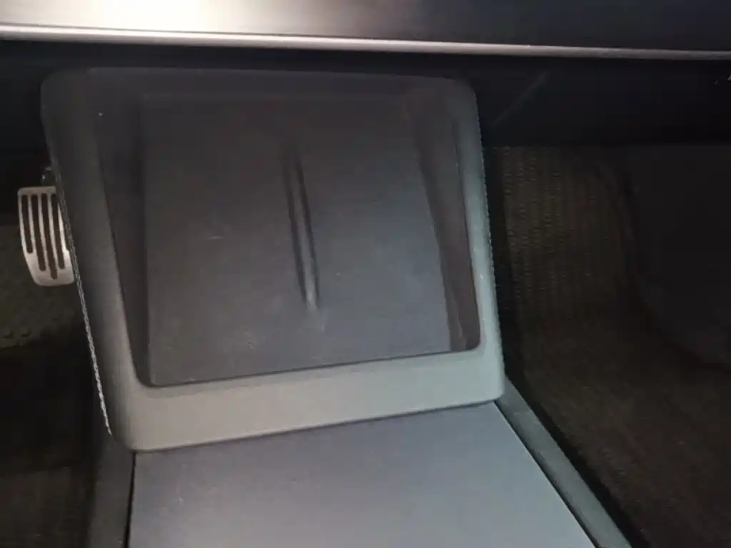 Tesla Model 3 — миниатюра 14