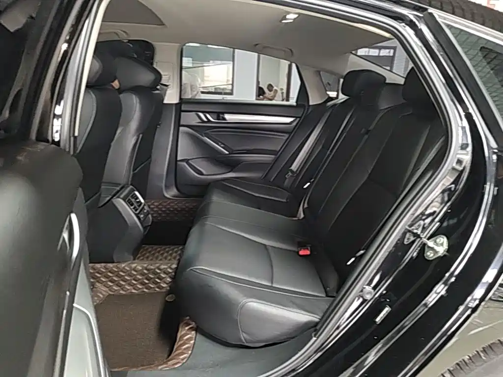 Honda Accord — миниатюра 17