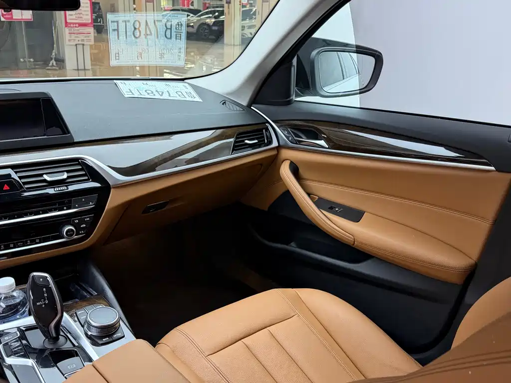 BMW 5 Series — миниатюра 9