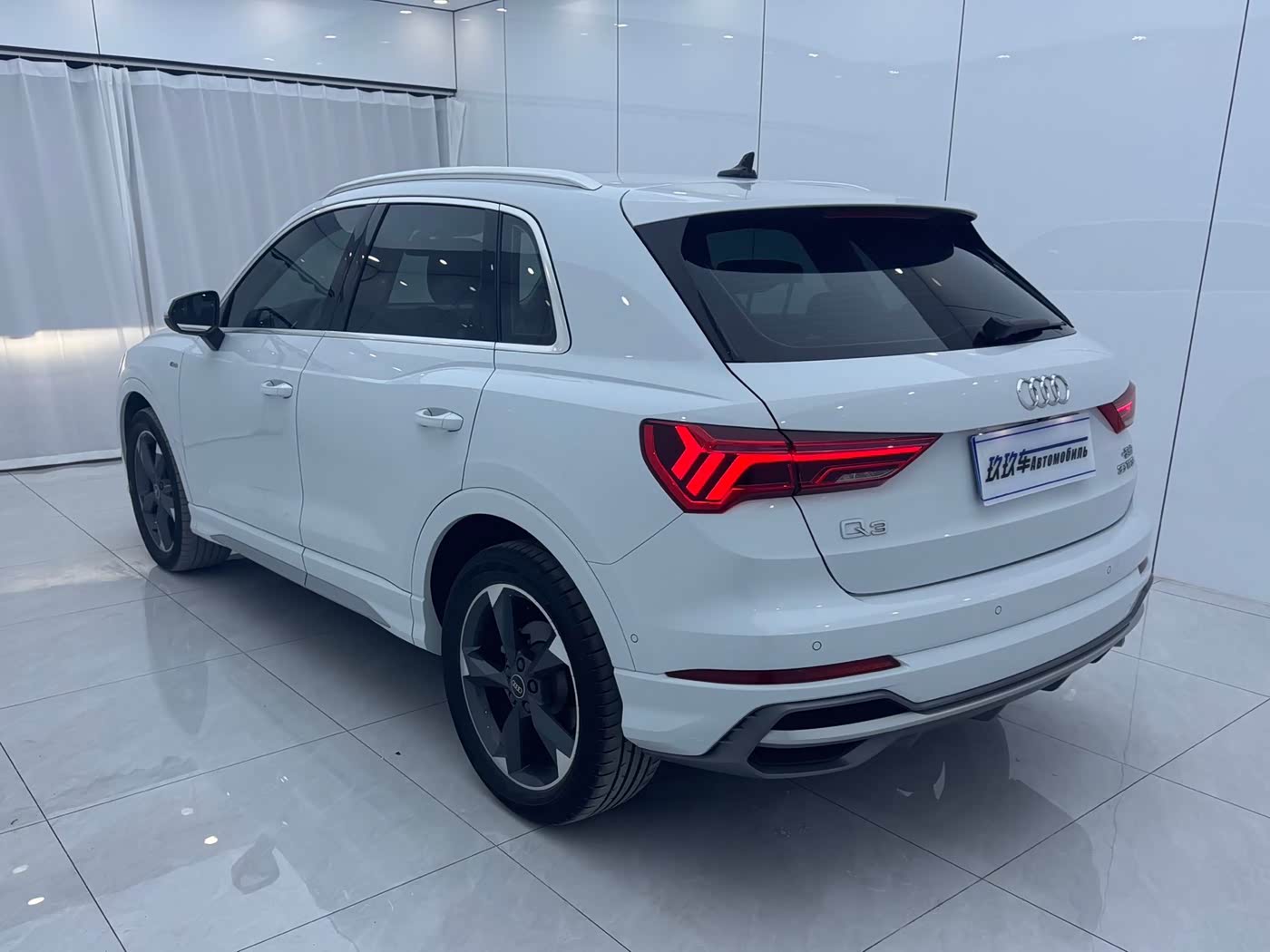 Audi Q3 1.4 л 2022 г. Белый, пробег 42000 км