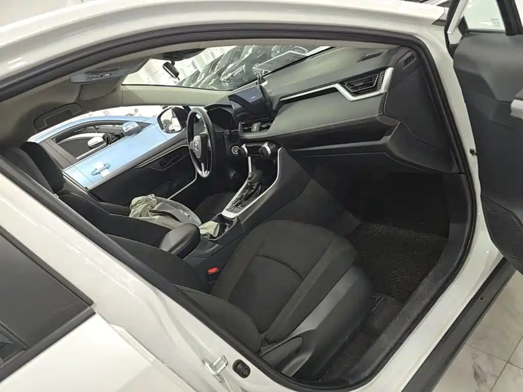 Toyota RAV4 — миниатюра 25