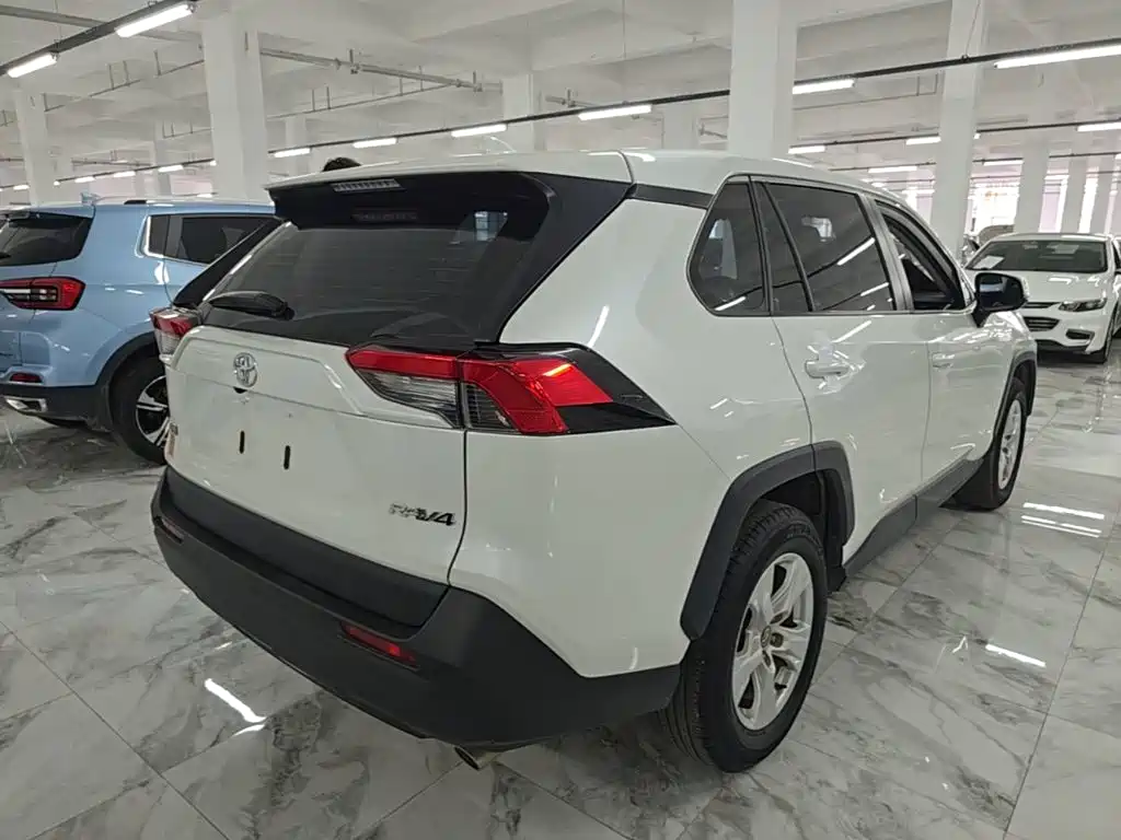 Toyota RAV4 — миниатюра 7