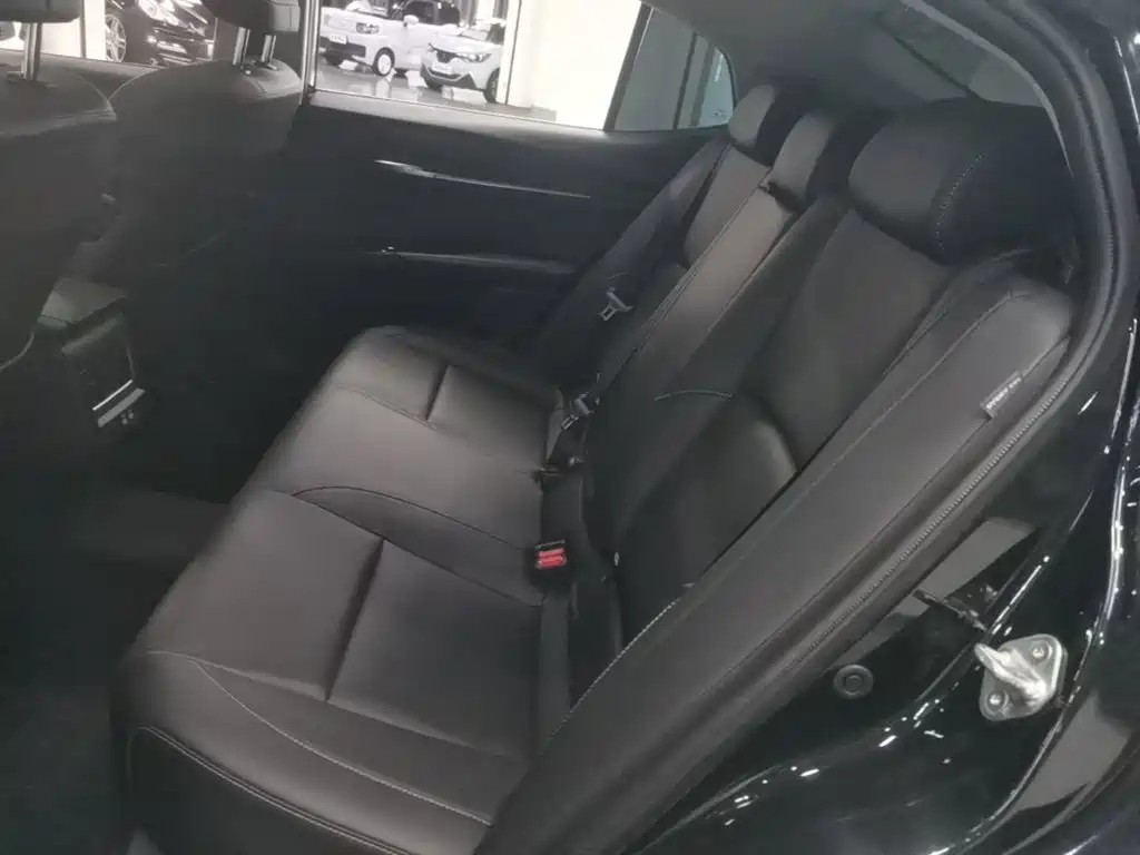 Toyota Camry — миниатюра 17