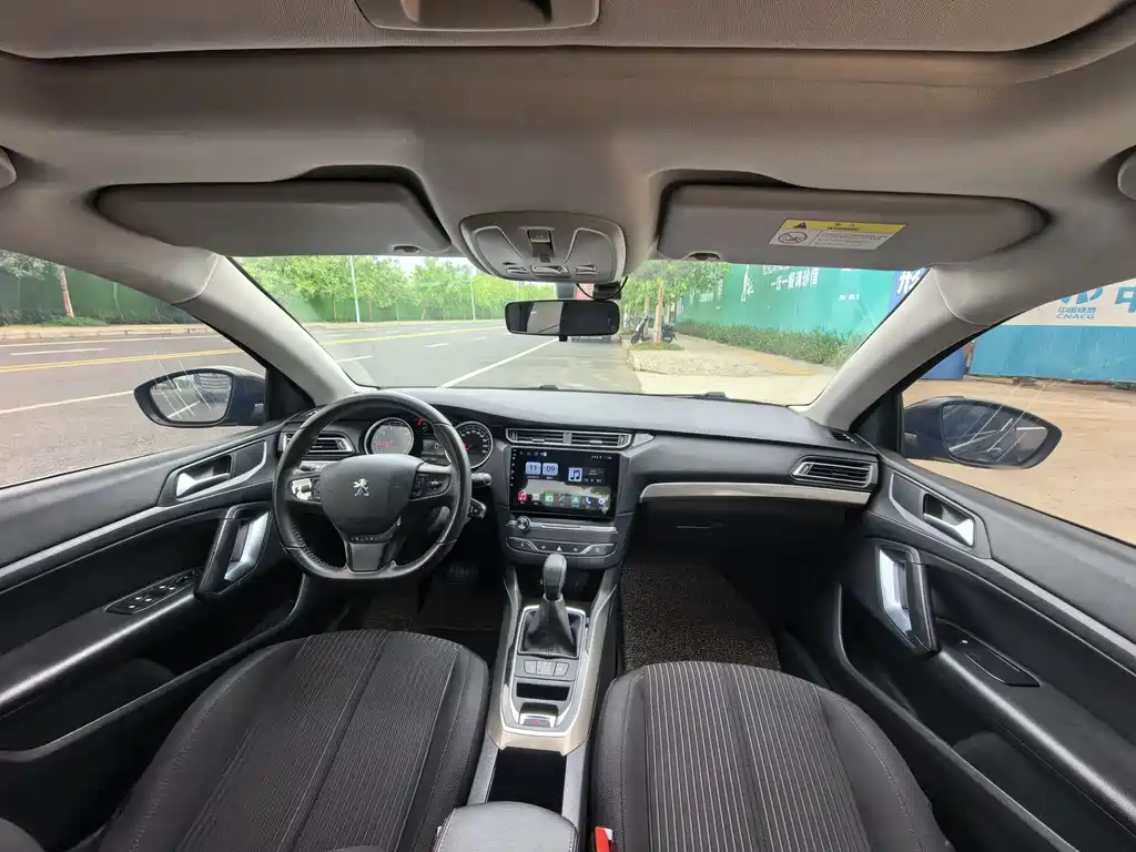 Peugeot 408 1.6T Auto Luxury Edition, фото 6