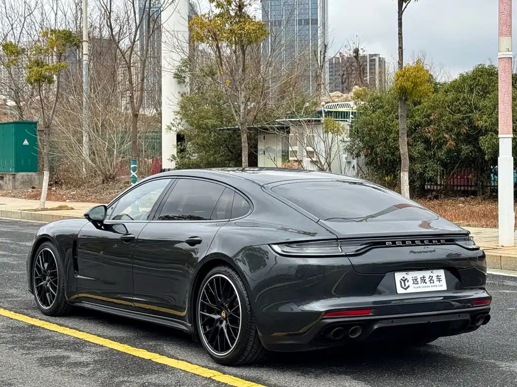 PORSCHE PANAMERA