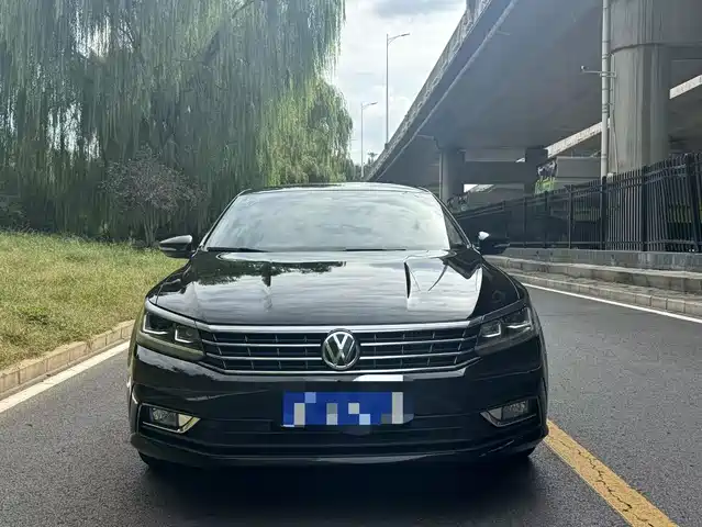 VOLKSWAGEN PASSAT 2019