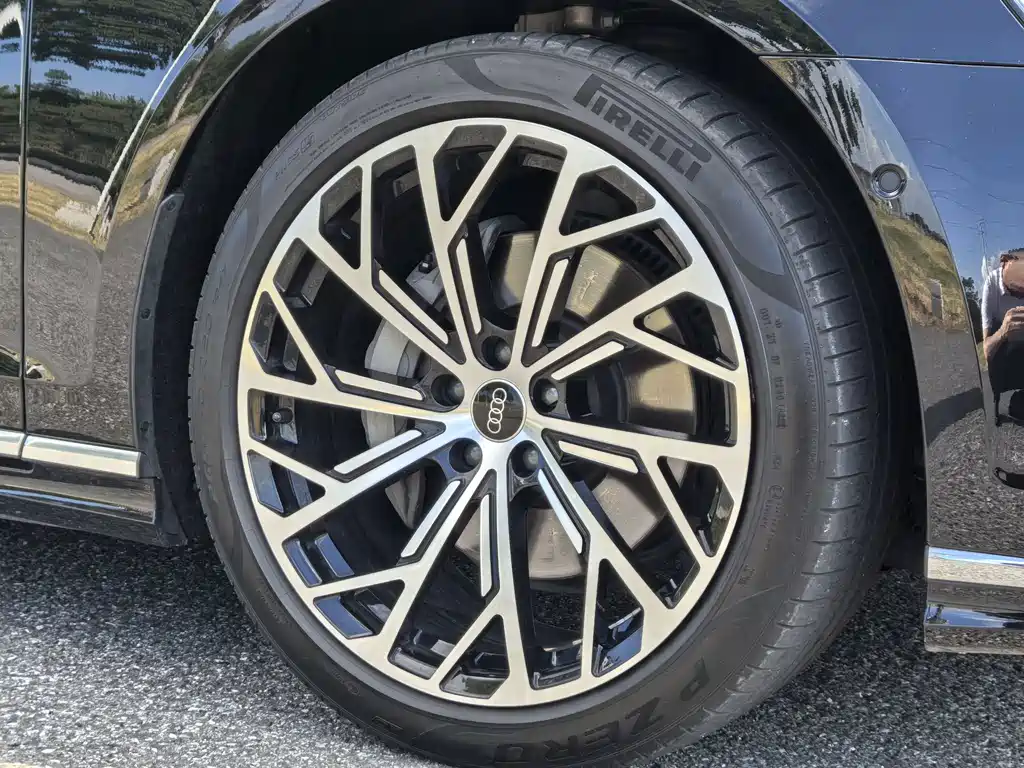 Audi A8 — миниатюра 4