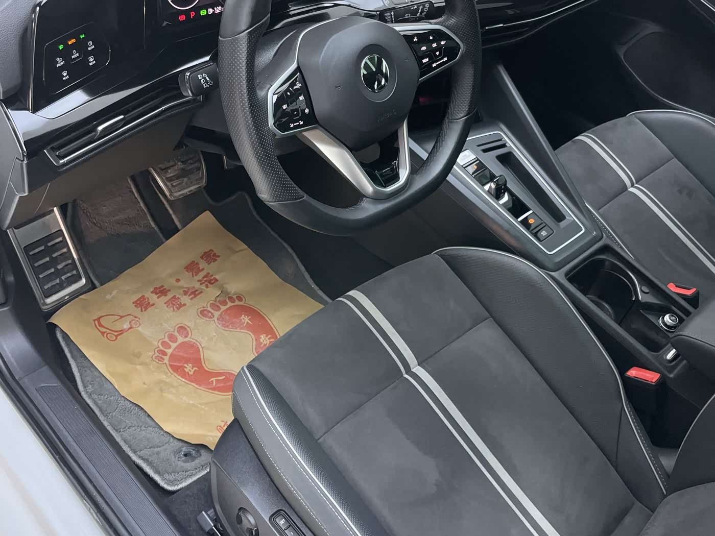 Volkswagen Golf 1.4 л 2023 г. Белый, пробег 38000 км