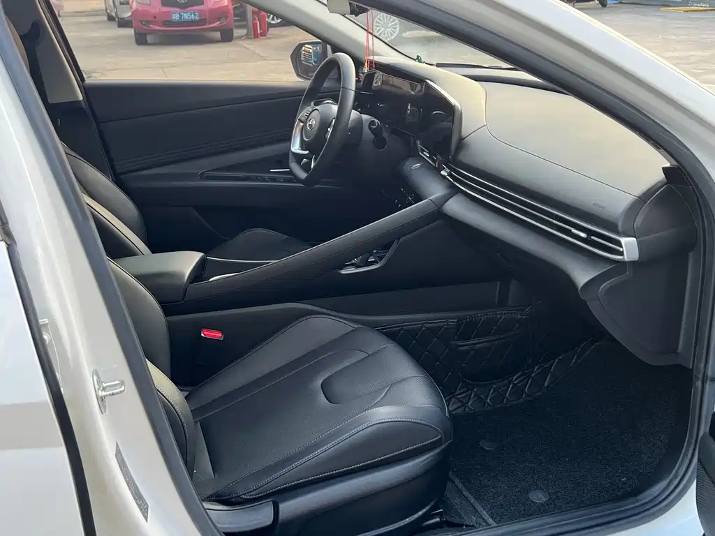Hyundai Elantra — миниатюра 9