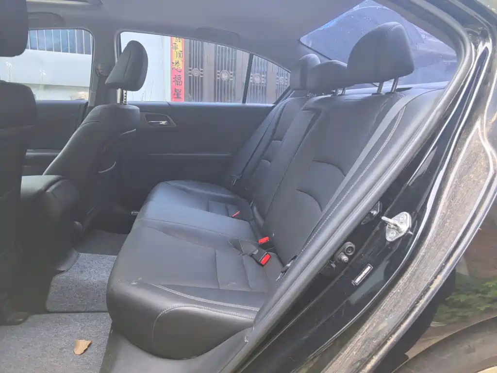 Honda Accord — миниатюра 13