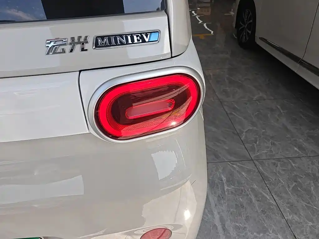 Wuling MINIEV — миниатюра 8