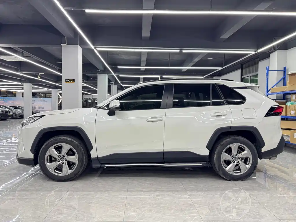 Toyota RAV4 — миниатюра 6