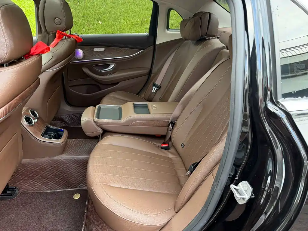 Mercedes-Benz E-Class — миниатюра 12