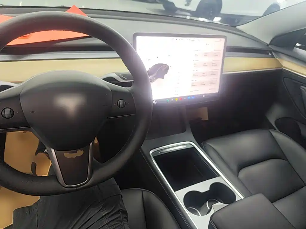 Tesla Model 3 — миниатюра 10