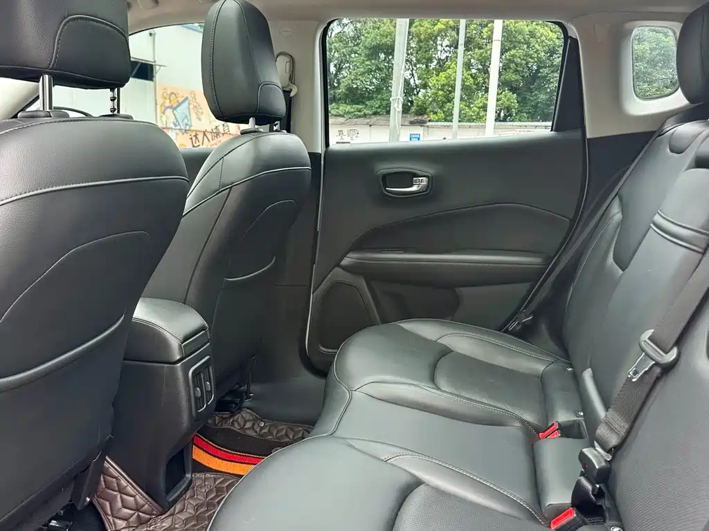 Jeep Compass — миниатюра 9
