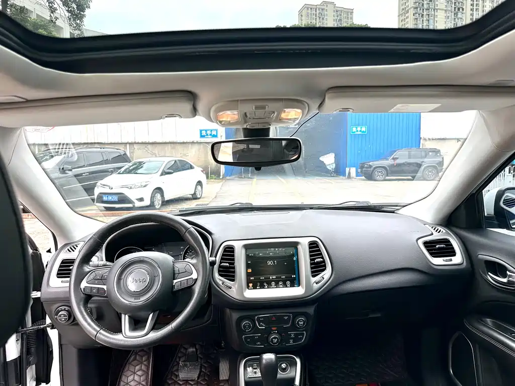 Jeep Compass — миниатюра 6