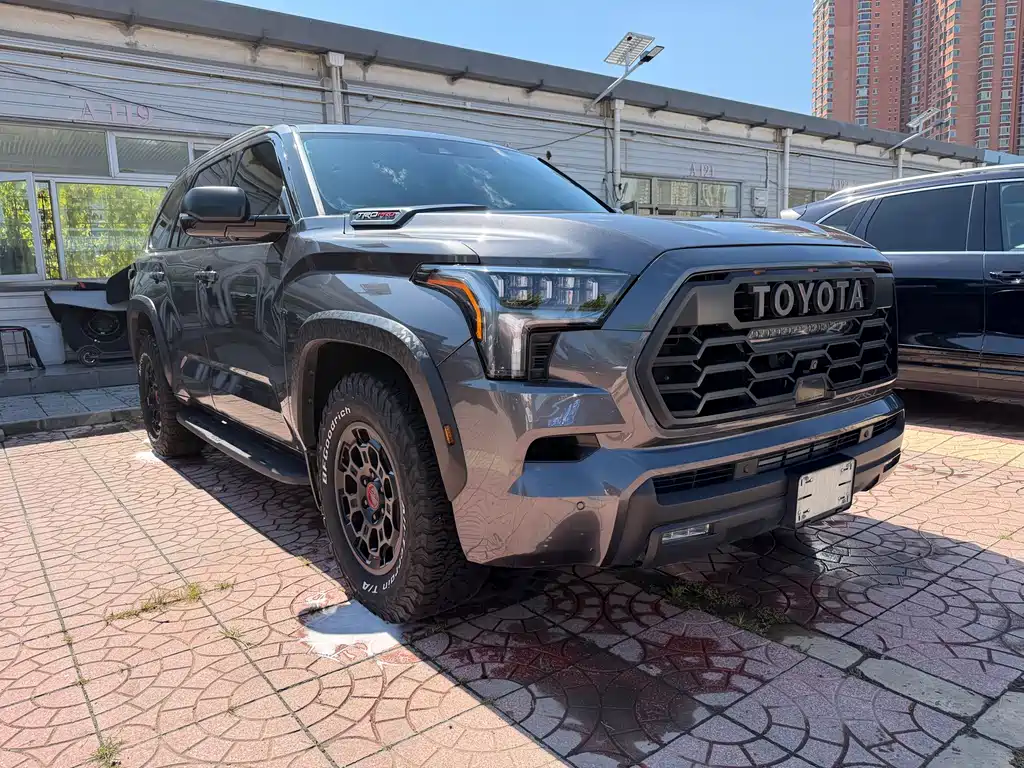 Toyota Sequoia — миниатюра 19