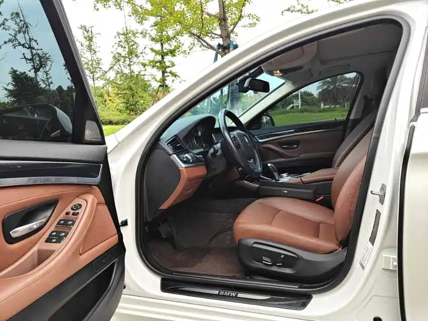 BMW 5 Series — миниатюра 4