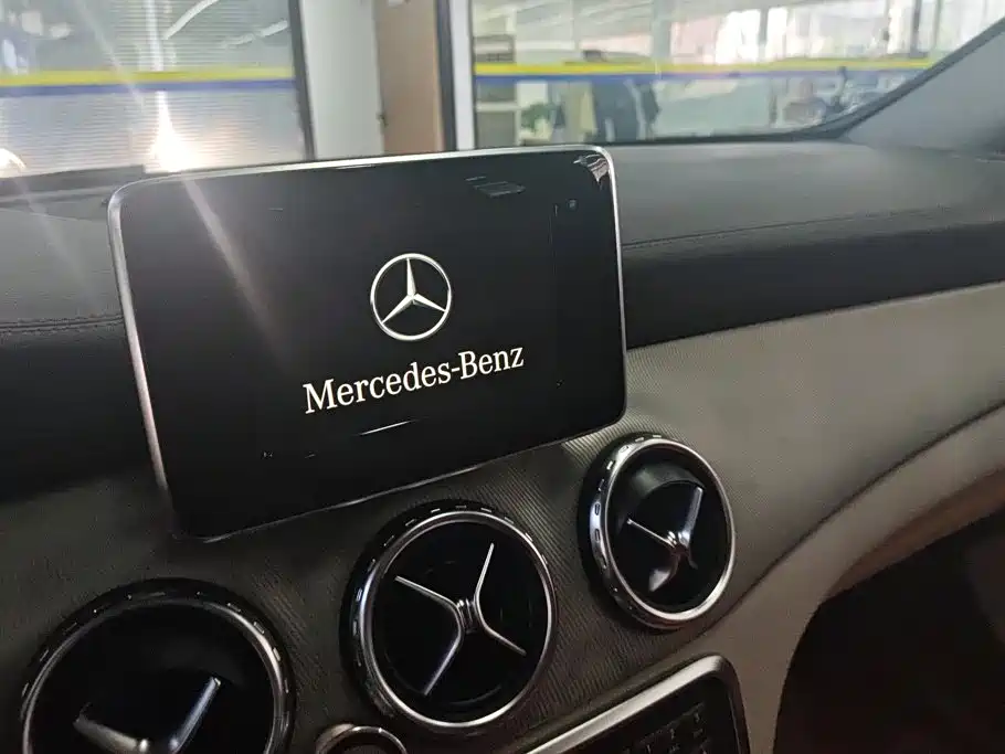 Mercedes-Benz GLA — миниатюра 13