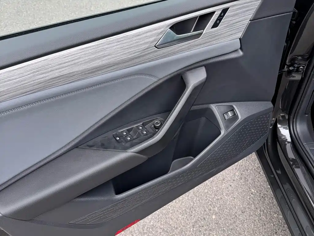 Volkswagen Sagitar — миниатюра 16