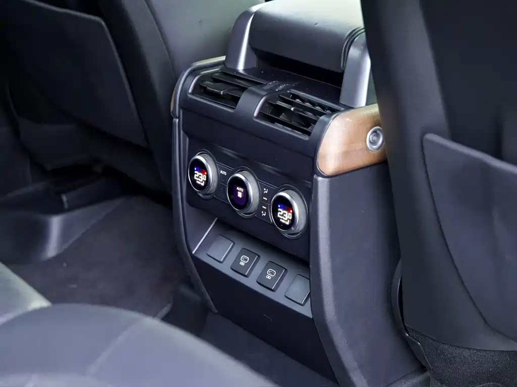 Land Rover Defender — миниатюра 18