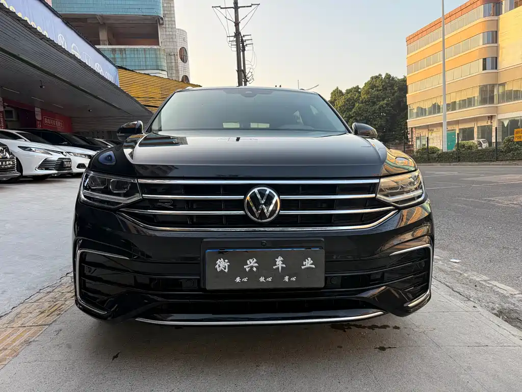 VOLKSWAGEN TIGUAN L