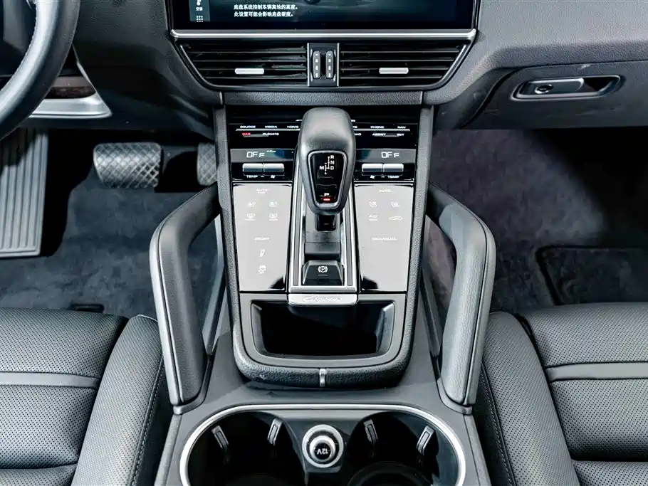 Porsche Cayenne — миниатюра 12