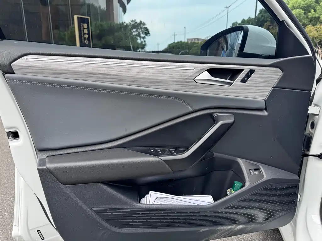 Volkswagen Sagitar — миниатюра 4