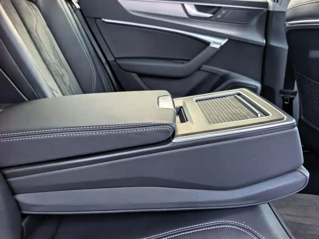 Audi A7L — миниатюра 11