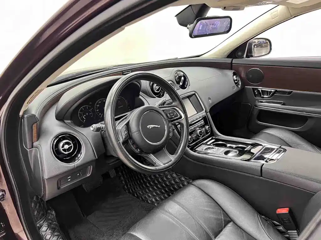 Jaguar XJ — миниатюра 12