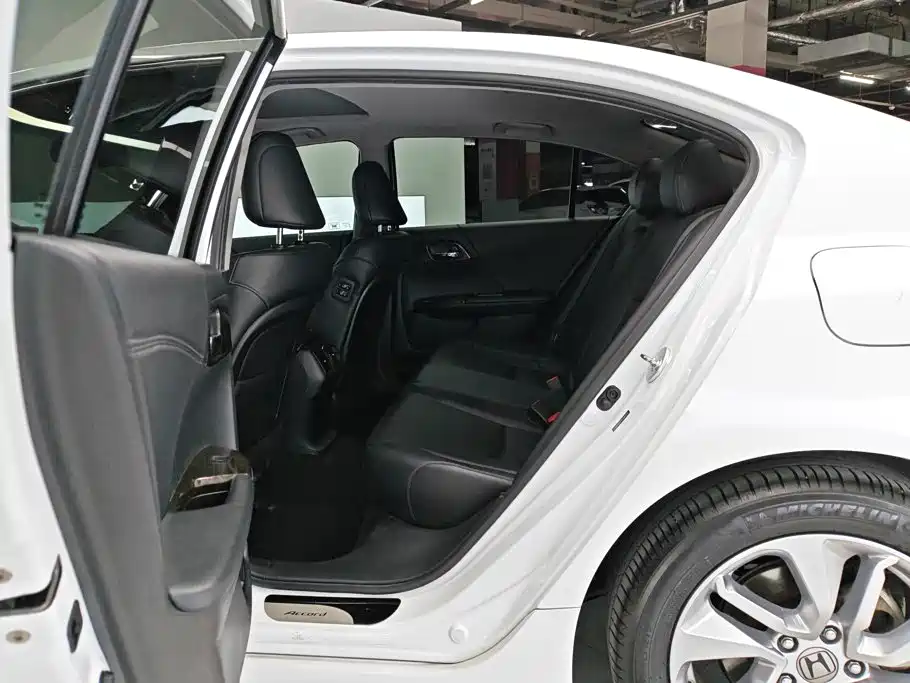 Honda Accord — миниатюра 11