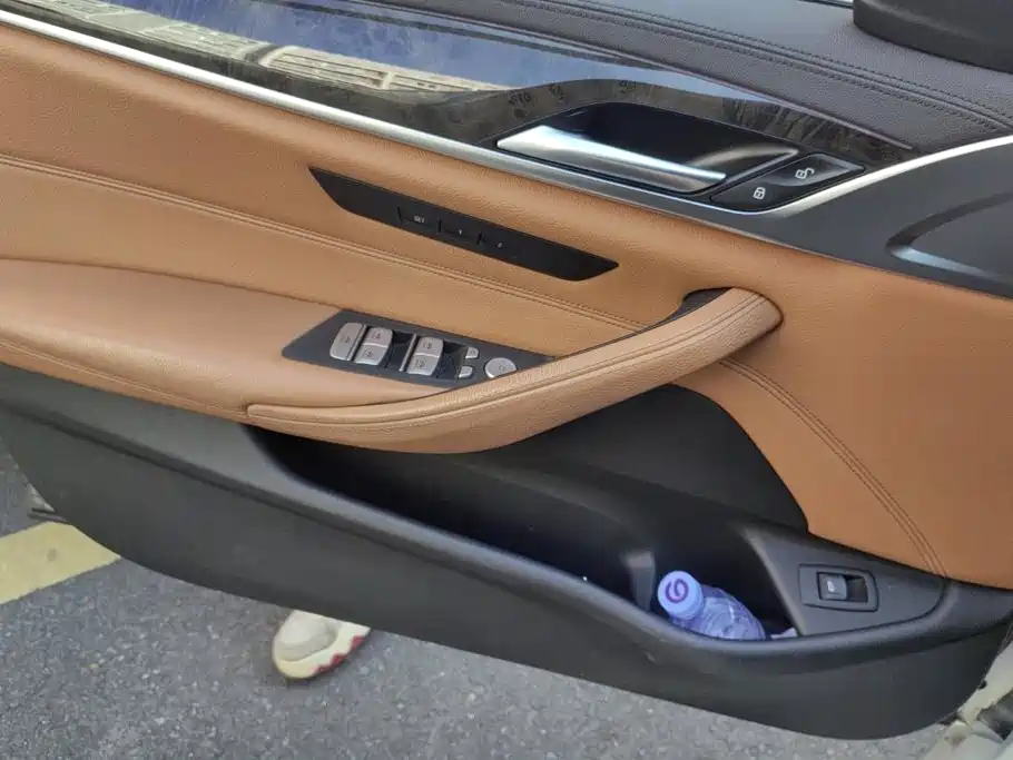 BMW 5 Series — миниатюра 7