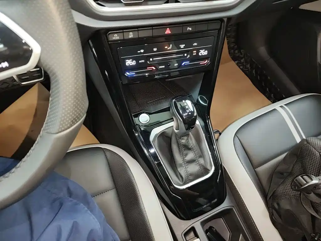 Volkswagen T-Roc — миниатюра 14