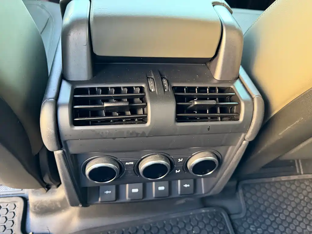 Land Rover Defender — миниатюра 9