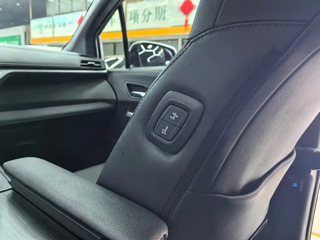 Toyota Sienna — миниатюра 16