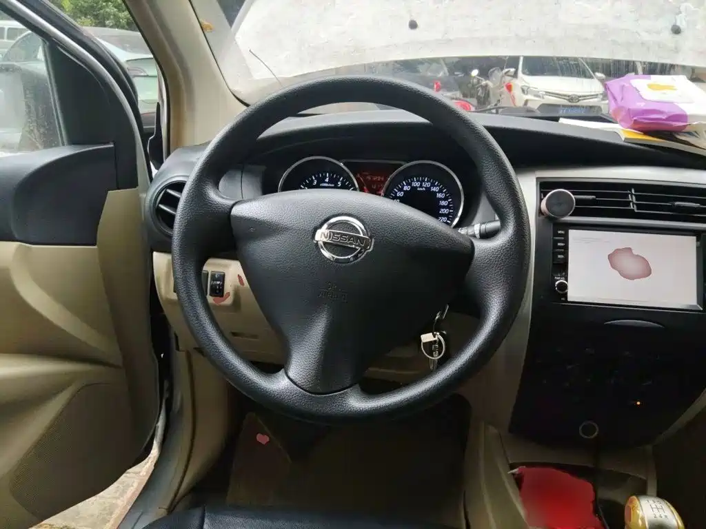 Nissan Livina — миниатюра 3