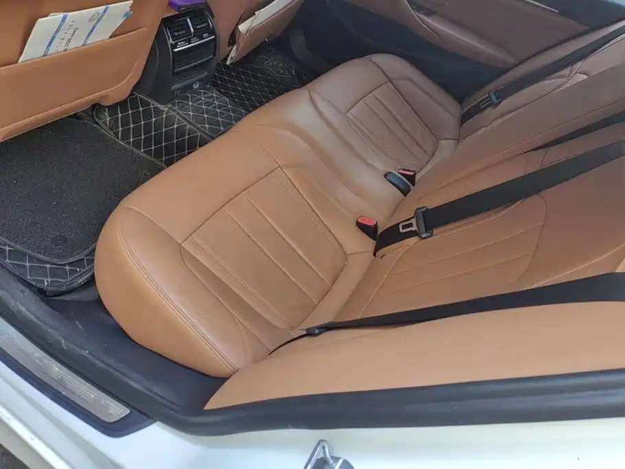 BMW 5 Series — миниатюра 11