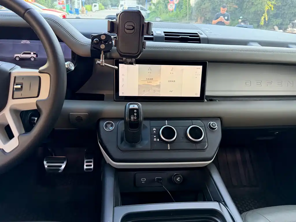 Land Rover Defender — миниатюра 12