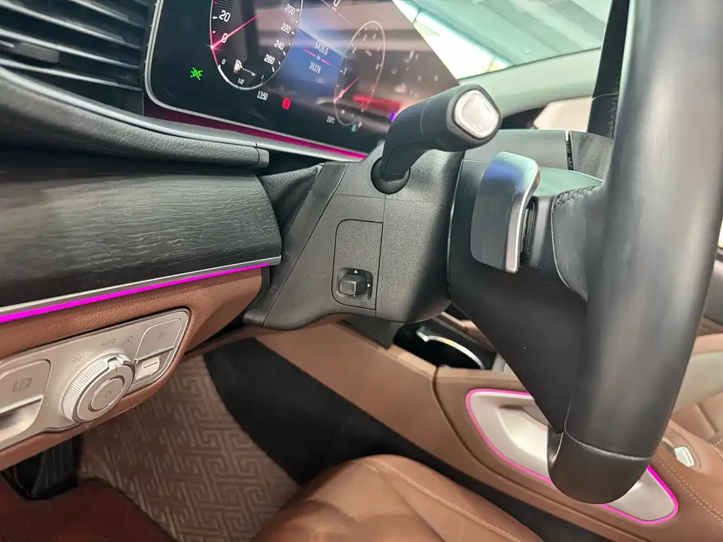 Mercedes-Benz GLE (Import) — миниатюра 11