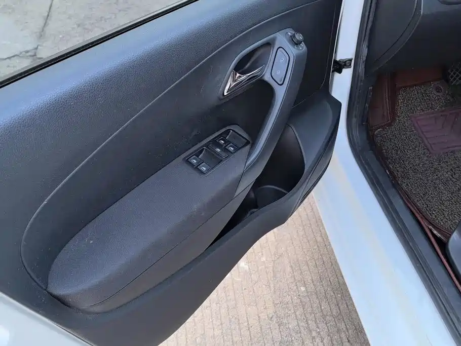 Volkswagen Polo — миниатюра 7